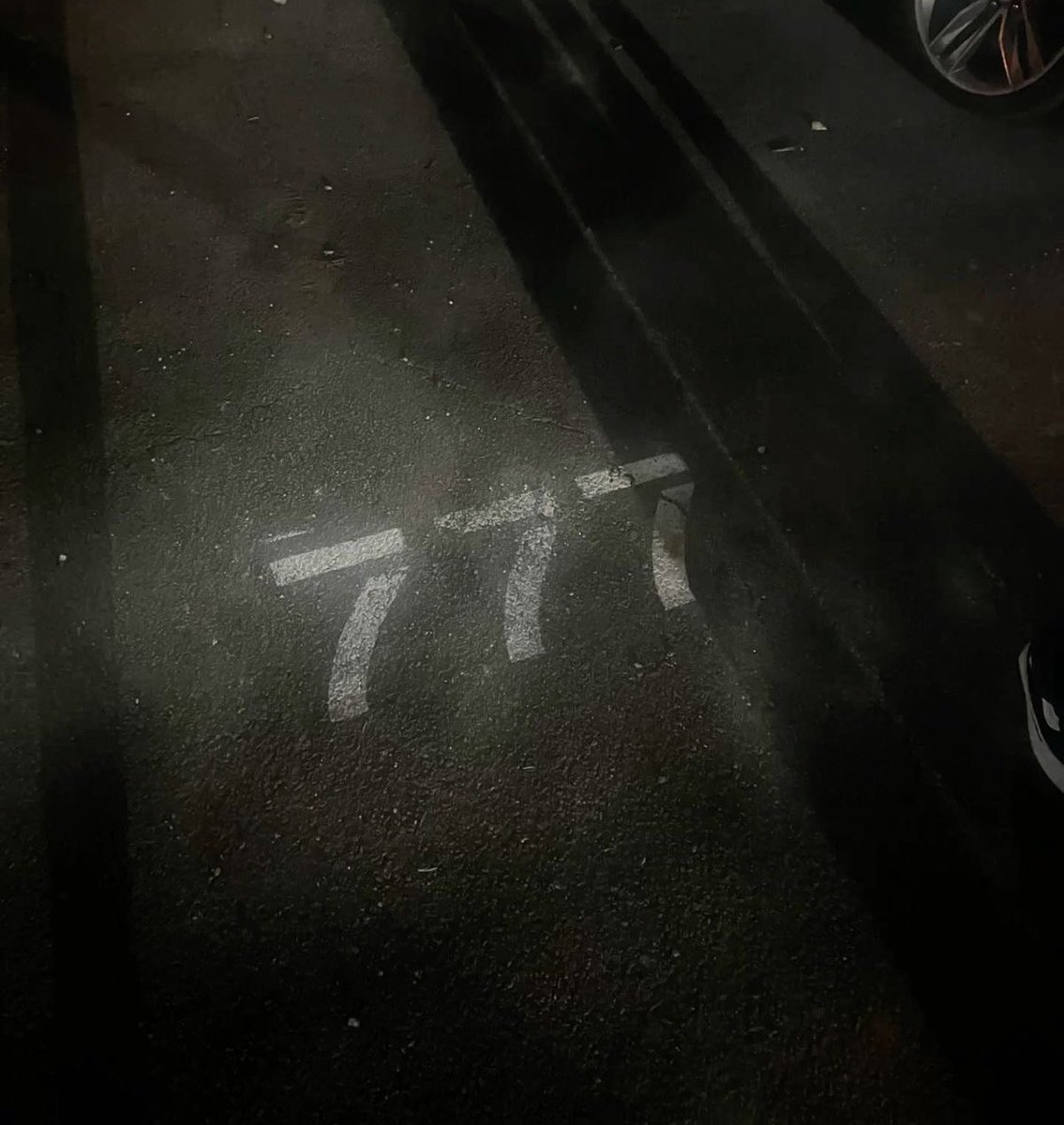 eris ♱ en- 7 tweet media