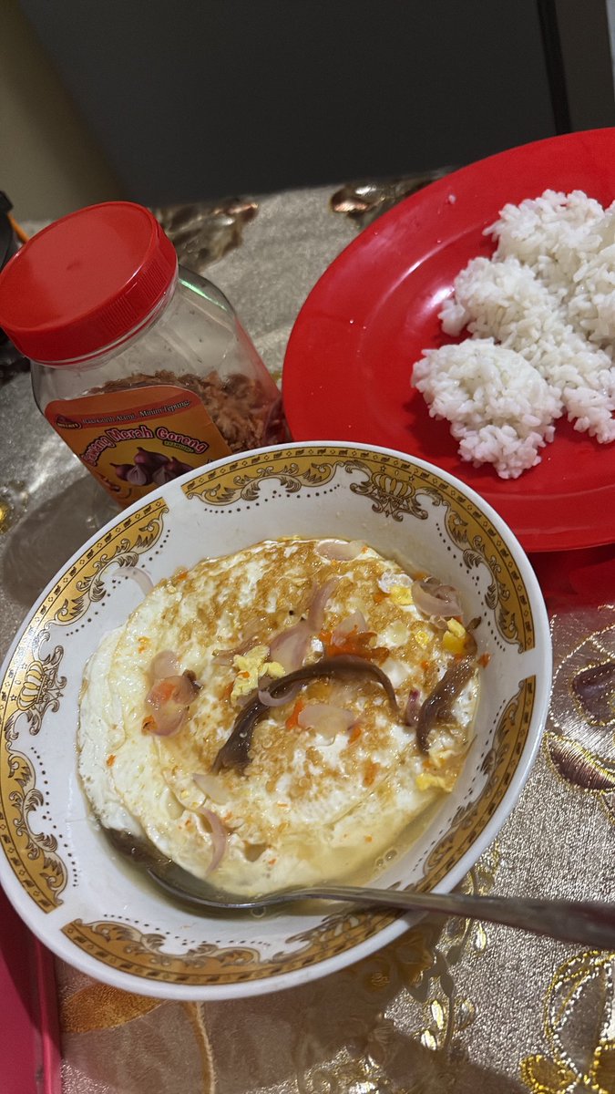mitamericano's tweet photo. Menu andalan Kalo lagi males masak tapi tetep mau makanan rumahan😁

Telor ceplok kuah asam pedes💖 https://t.co/LEMzCNCHCx