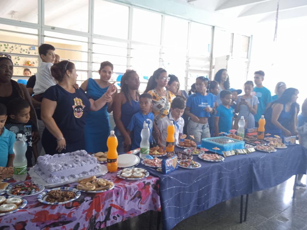 proxcorSA's tweet photo. Y de esta manera celebramos el Día Internacional  del Autismo , con niños maravillosos !!! Donde entendimos que el autismo no es una enfermedad , es una condición que los hace especiales !!💙💙 

Donde quiera qué hay un momento especial , ahí está Proxcor S.A con #tocogalleticas! https://t.co/zEQAGIfxNK