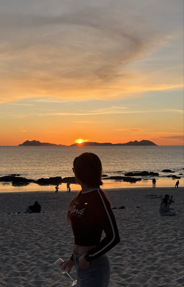 a Alba tweet media