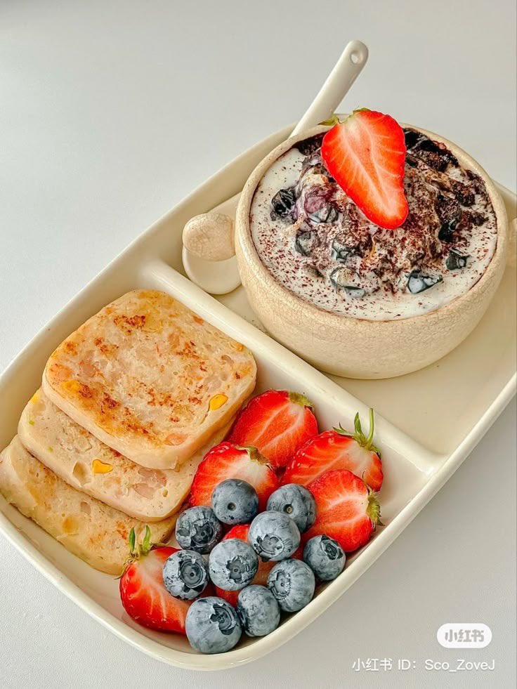 axrived's tweet photo. @nibki — 🍓🍓 have a beautiful friday , Cairo. don't skipp ur breakfast , okaaii ? ? 𓂃۶ৎ https://t.co/dz0fSc6e3s