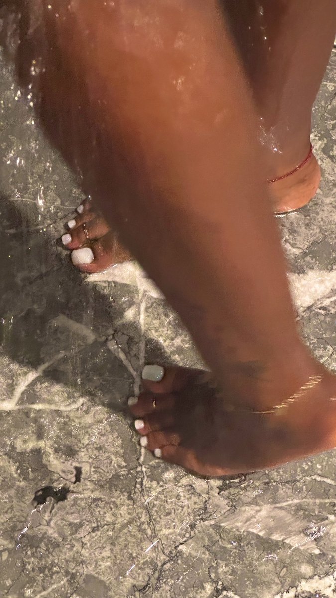 🅜🅐🅜🅘 🅦🅐🅣🅐 🅕🅔🅔🅣 tweet media