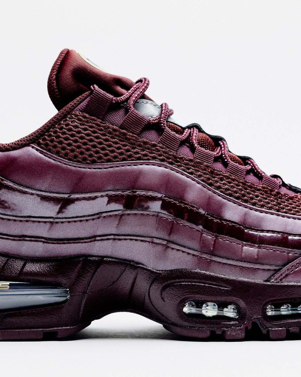 JustFreshKicks tweet media