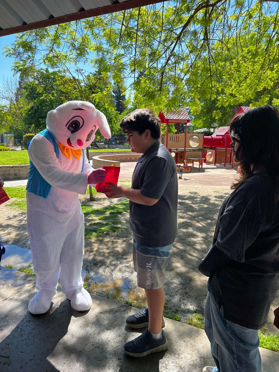 VCBFresno's tweet photo. What an amazing day at our  Beeper Egg Hunt this past Saturday! 
It was so special to see our community come together for a day of inclusive fun. Thank you to all the wonderful families who joined us! We also thank RICV and the East Fresno Kiwanis Club for your generous support. https://t.co/ajcA9Ez9Yi
