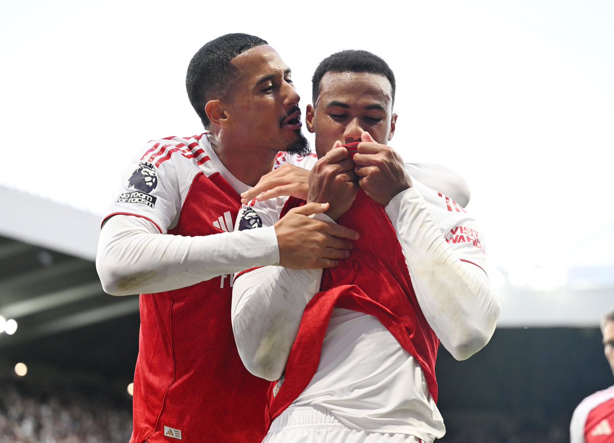 El hincha del Arsenal necesita esa alegría liberadora que le permita disfrutar el presente. Tantas decepciones, siempre faltó un centímetro de suerte. Esta vez tiene que caer de nuestro lado.

Recta final, todos juntos empujemos un poco mas. Vamos por la gloria, Gunners 🔴🙏