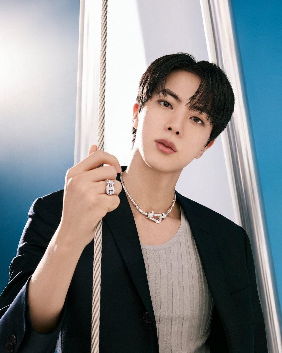 BTS ジン、ブランド「FRED」新キャンペーンに登場！エレガントな魅力の