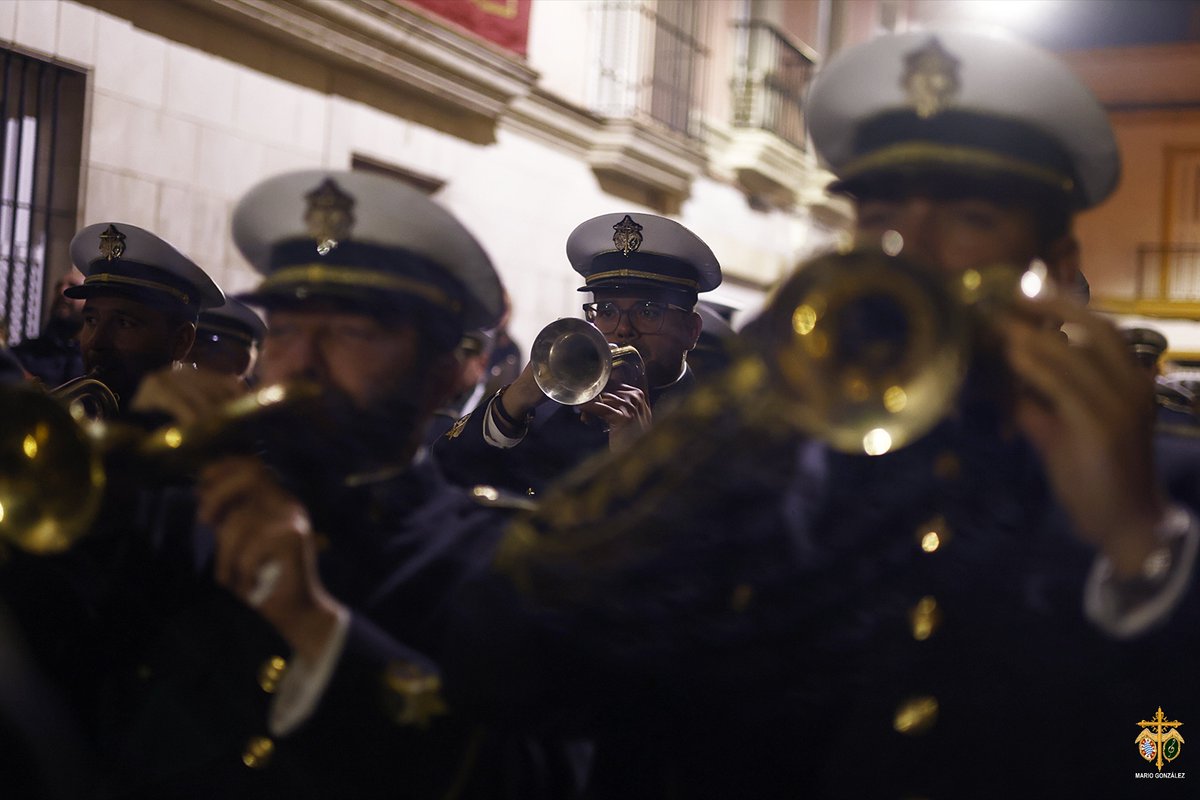 am_lasentencia's tweet photo. La noche de Jesús.
🎺🥁🎼 #LaSentencia #SSantaJerez26 #Sentencia26
@HermandadYedra https://t.co/OOA0FhGLIb