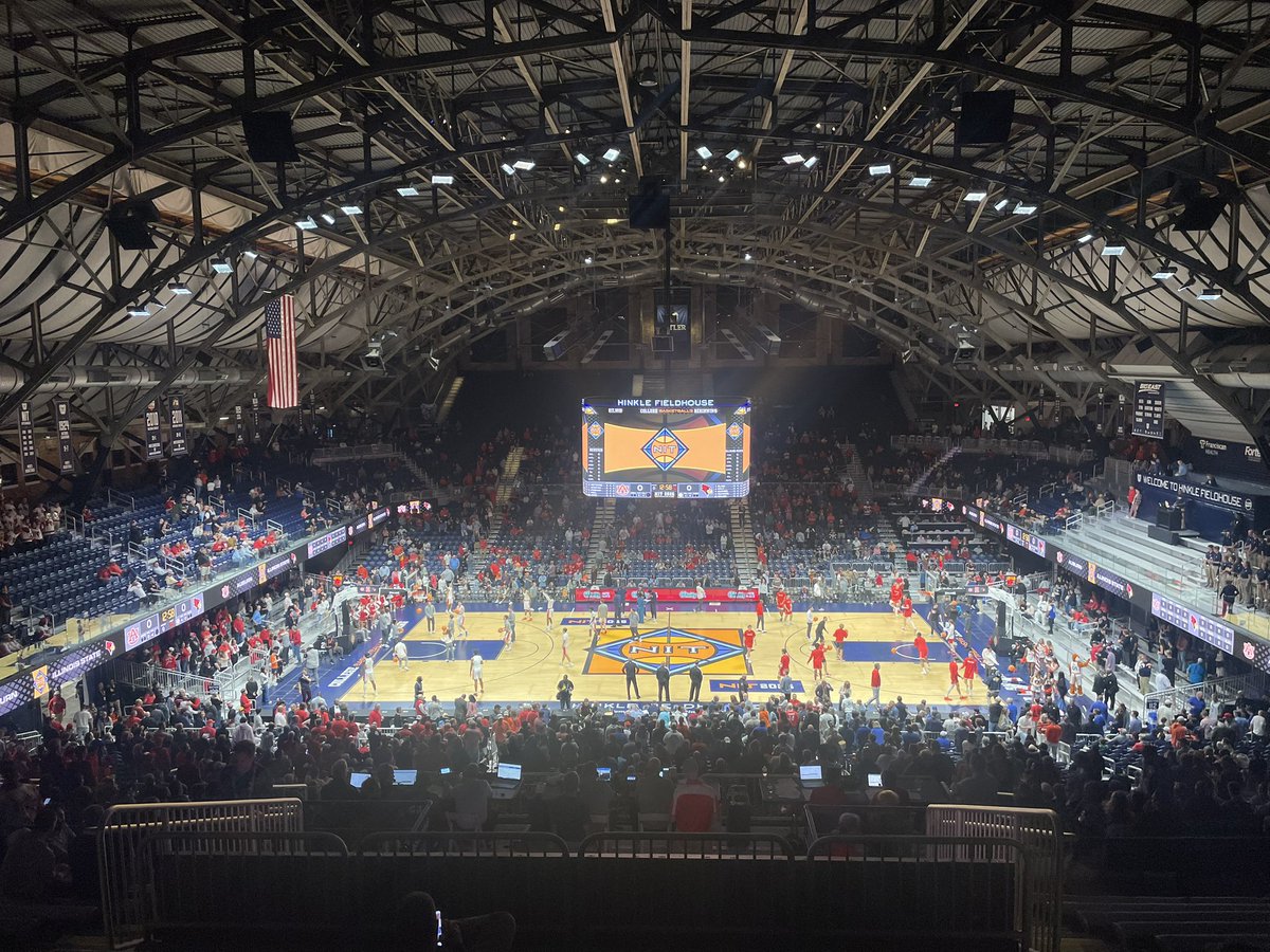 Genuinely one of the coolest venues I’ve ever been to. Hinkle Fieldhouse absolutely rocks. 

#NIT