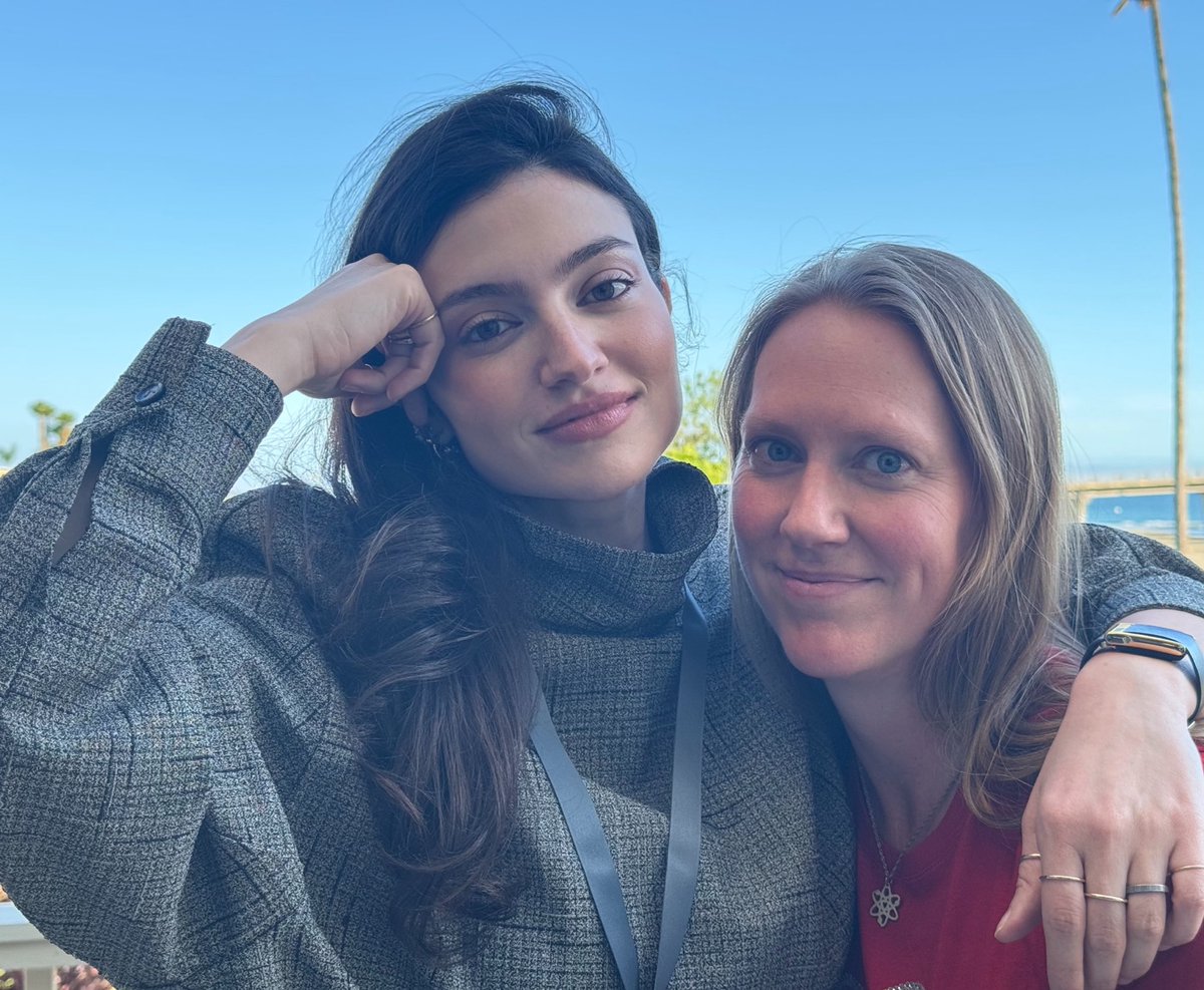 isabelle 🪐 tweet media