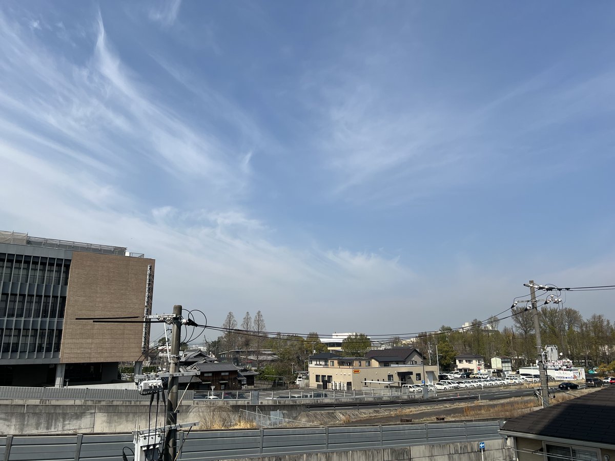 school_earpa's tweet photo. 4月3日(金)
おはようございます！
岡山は晴れ☀

入社初日に退職相談が
トレンド入り😅
入ってみてわかることって
ありますよね🙄

なので「じっくり職場見学」
オススメしています！

自分で会社の雰囲気を
確かめるのが大事です！

#企業公式が毎朝地元の天気を言い合う
#しごと計画学校 https://t.co/2SEIRER1kp