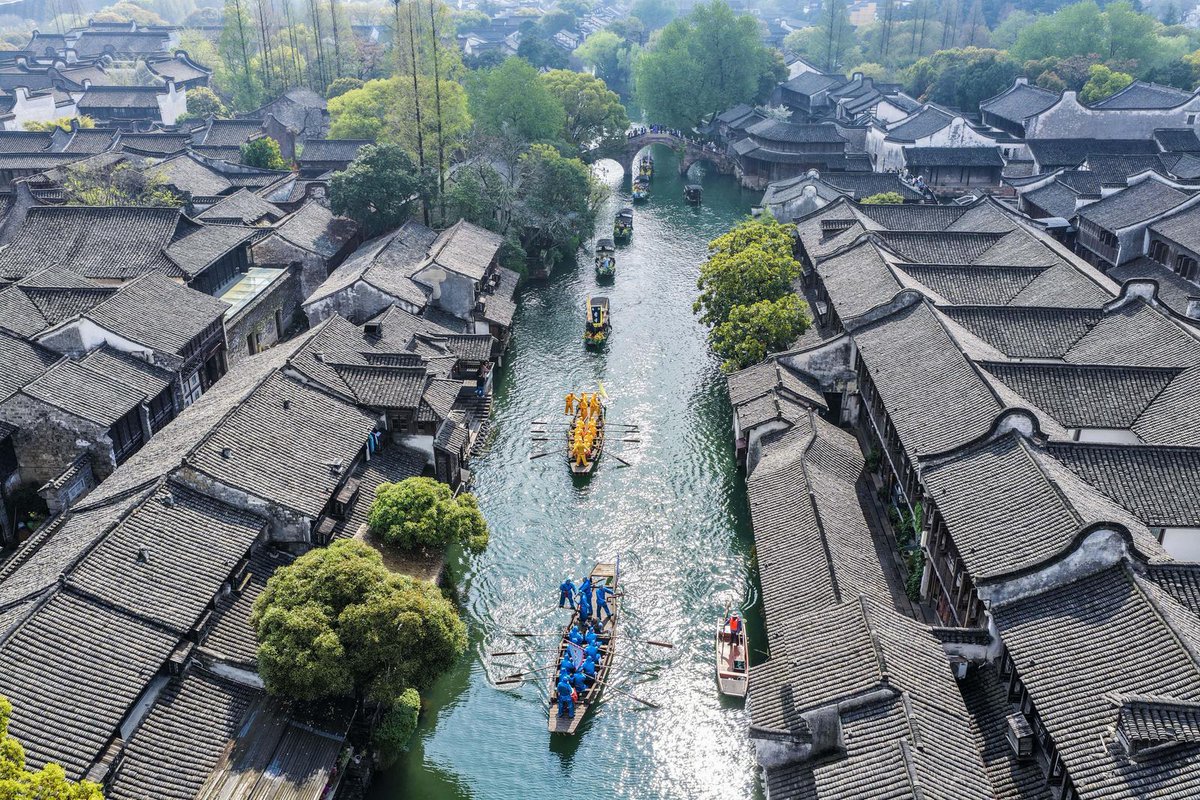 zhu_alice50849's tweet photo. 🌸 Spring in the ancient town of Jiangnan brings you the charm of silk and flowers! From blooming to weaving, every step is filled with tradition and nature's beauty. 🌿 #JiangnanSpring #SilkAndFlowers #TraditionalCulture #SpringStory https://t.co/izB8QXuJkk
