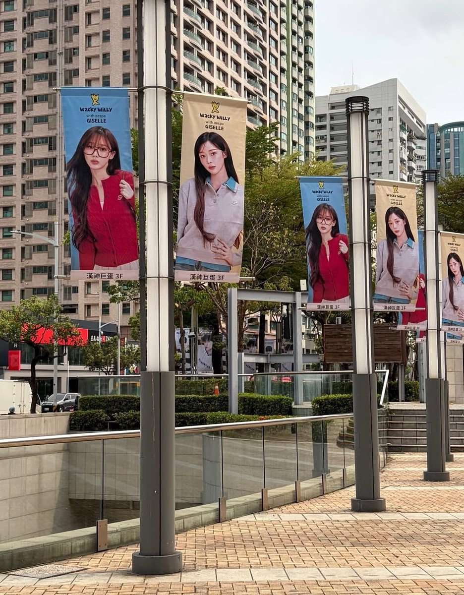 ☽ 🫦 tweet media