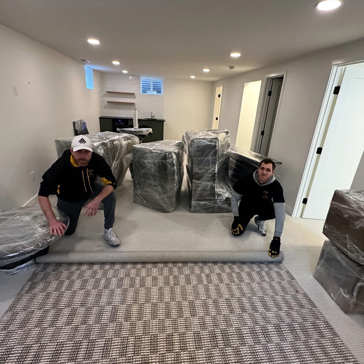SpyderMoving's tweet photo. The moving duo at work! Best movers. Call us for your next best move at (800) 221-3560 or get free quote online at https://t.co/U2CBrKe8WB 
#spydermovingandstorage #denvermovingcompany #denvermovers #furniture #packing https://t.co/HtHhNCODwl