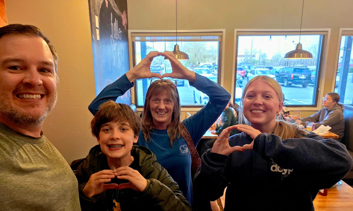 themilman's tweet photo. My kids and I are doing the big 5 in Utah for spring break. We just met Mandy in Green River, UT, during dinner. She's on her way from Texas hill country to Eugene for her mom's memorial. She's a season ticket holder still!! @oregonfootball #GoDucks https://t.co/45gQYmcfE0