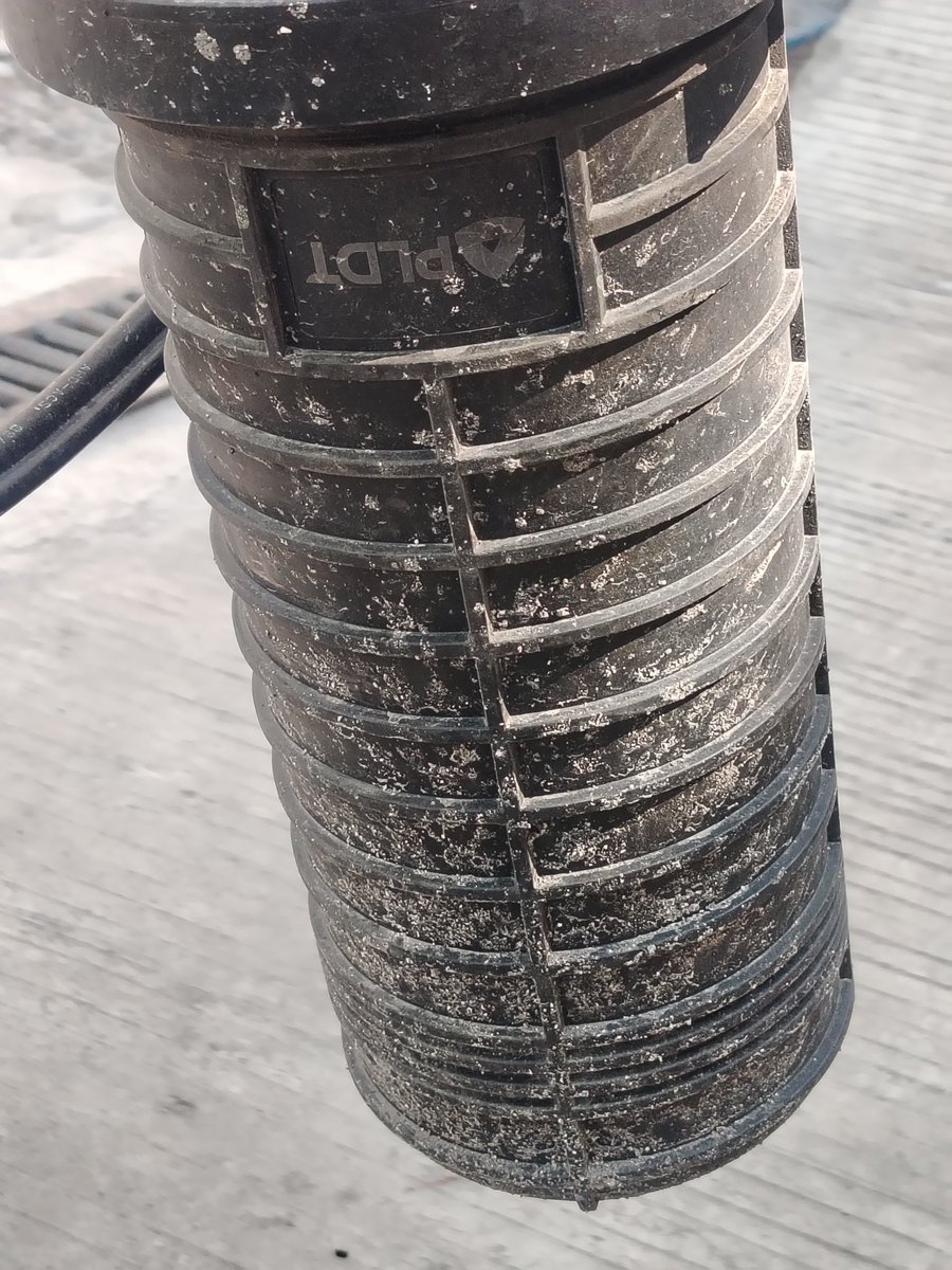 ICT_TechSupport's tweet photo. This is both alarming and unsafe a hanging and neglected fiber optic line owned by @pldt @PLDTHome

@iamMVP We urge the management of PLDT to take immediate action and properly secure or repair this before it leads to an accident @iamMVPjr

#PublicSafety #PLDT #FixThis https://t.co/vYa1m2aBKl