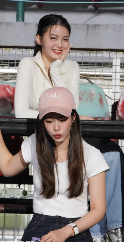 บุ๊ซ์นบุ่ซ์นชน์ tweet media