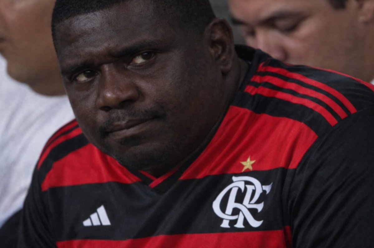 Narrador grita guoooool

Minha mãe: gol de quem?

Eu na frente da TV