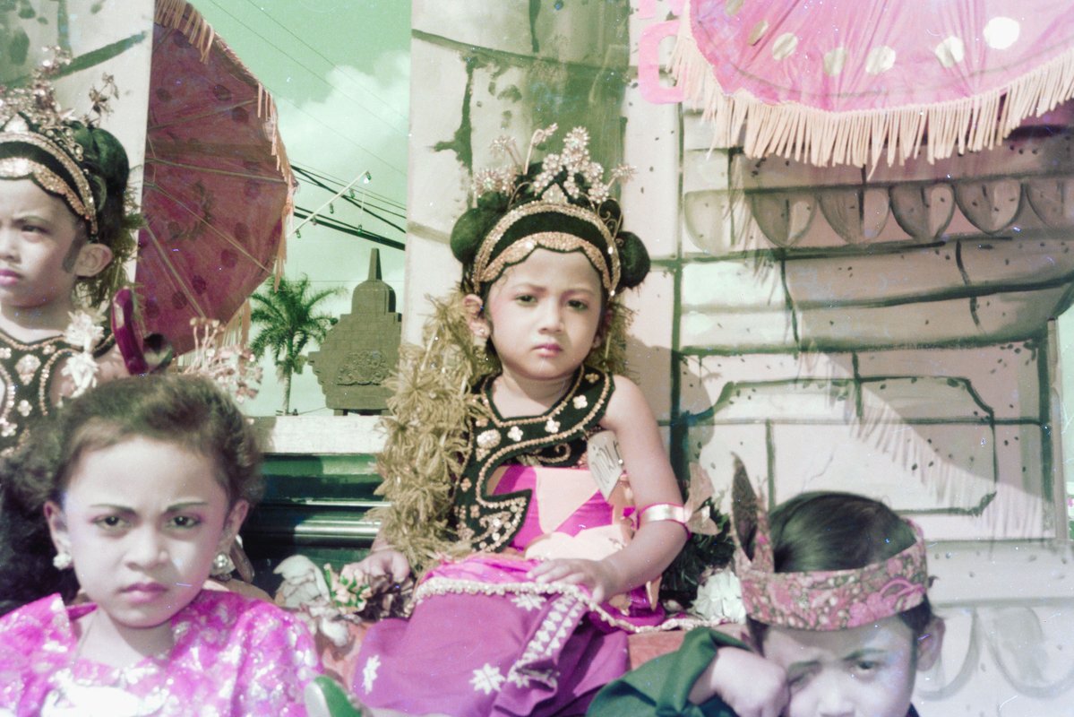 P adu foto masa kecil