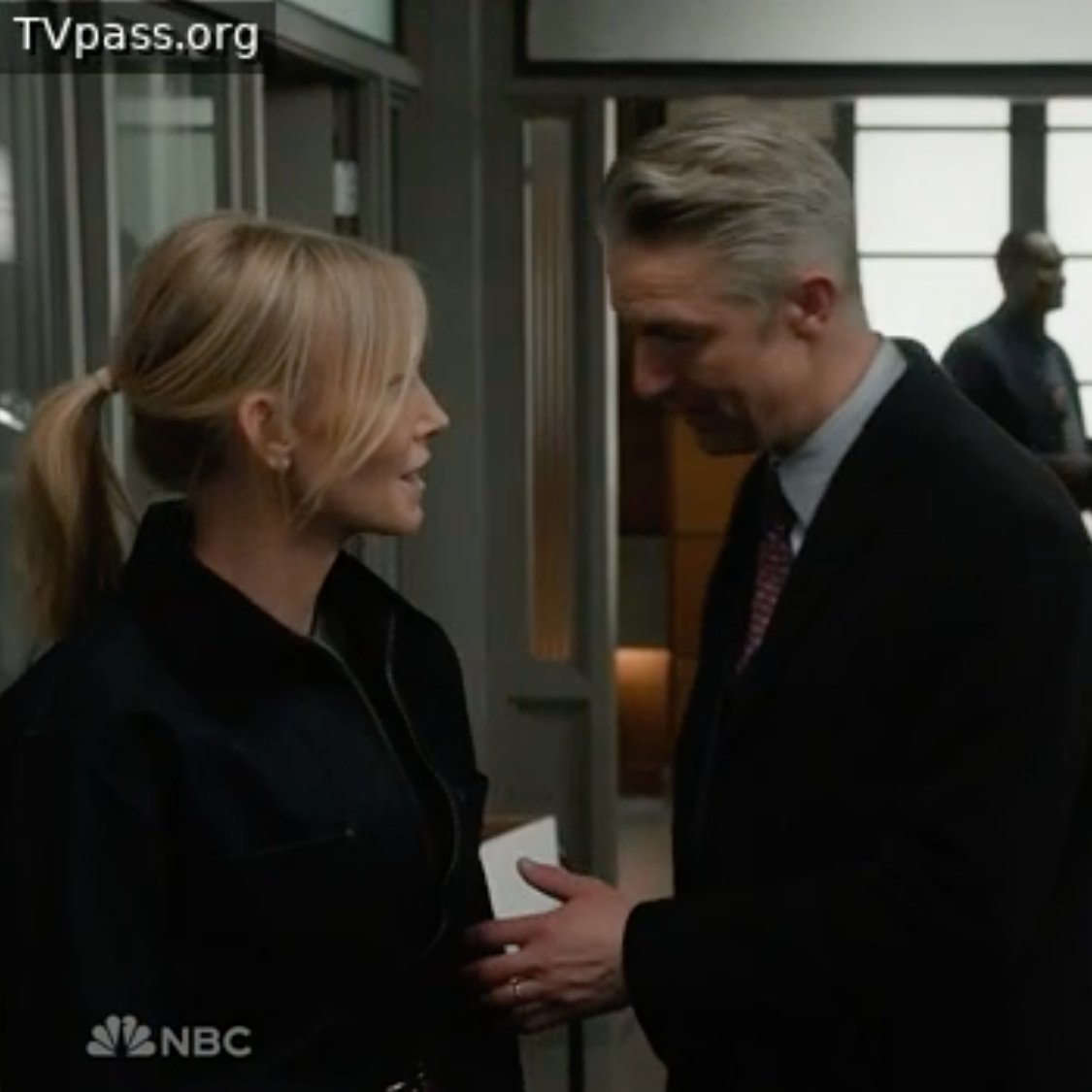 rollinsxcarisi's tweet image. they touched twice this episode🕺. Kelli and Peter I see your efforts considering they don't seem to wanna write anything personal for ya #svu