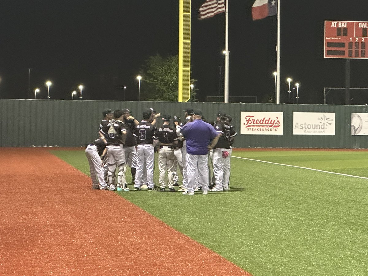 l4for4's tweet photo. @WacoUBaseball with a great win over Belton 3-2 tonight in district play! @WacoISD @wacoisdsports #GoBeGreat https://t.co/frVAxJbzFj