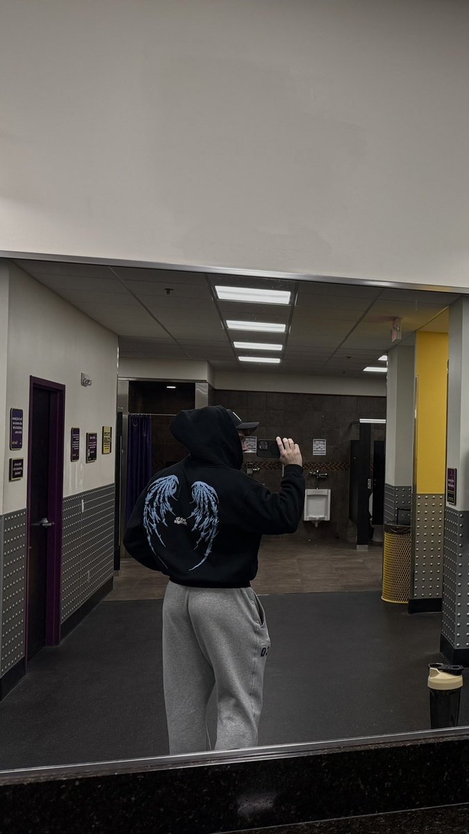 oysjack's tweet photo. This hoodie>>🙂‍↕️ https://t.co/j3fk9uuLbJ
