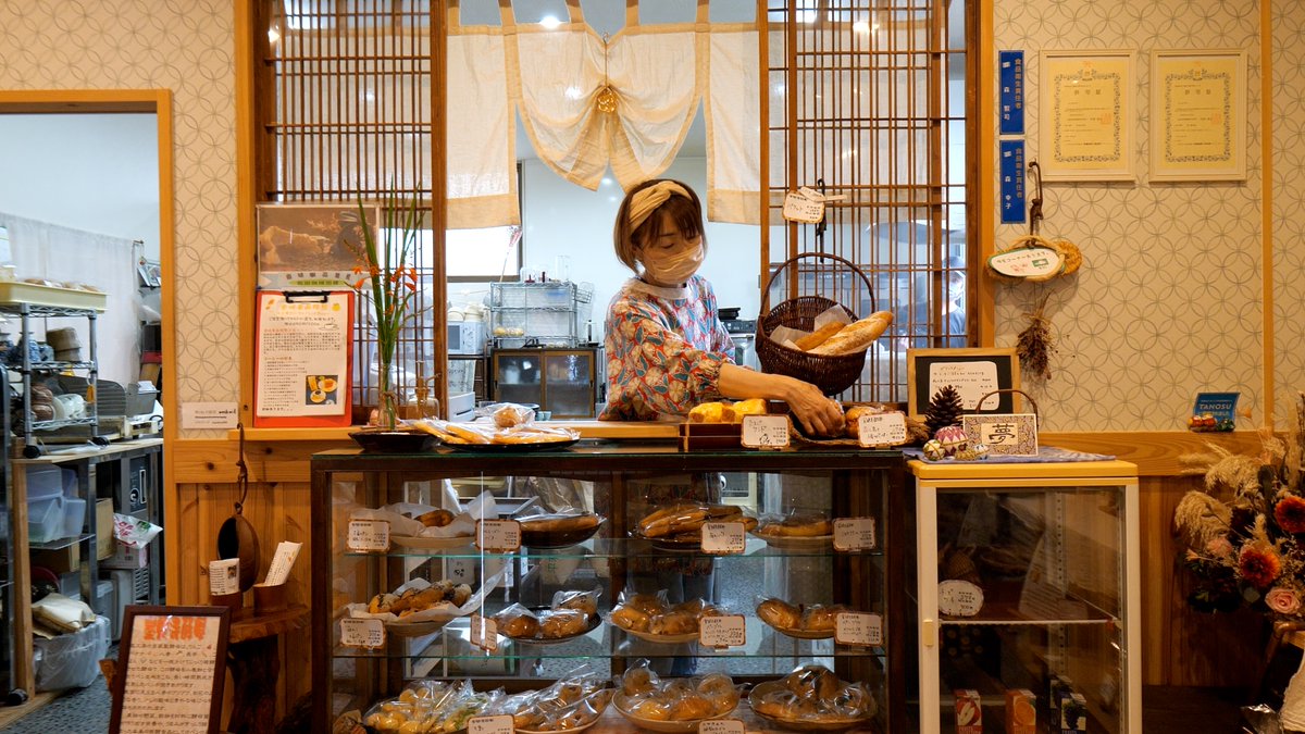 monogatari_pan's tweet photo. 楽健寺酵母を使ったパンが魅力の人気店「森工房」
家族の応援を力に変えながら、お一人でお店を切り盛りされている女性店主に密着します🧑‍🍳
店主様の温かな笑顔と心のこもったおもてなしを、ぜひご堪能ください

👉本編はこちら
https://t.co/6nu370rcaZ https://t.co/L8CkbGg3Dq