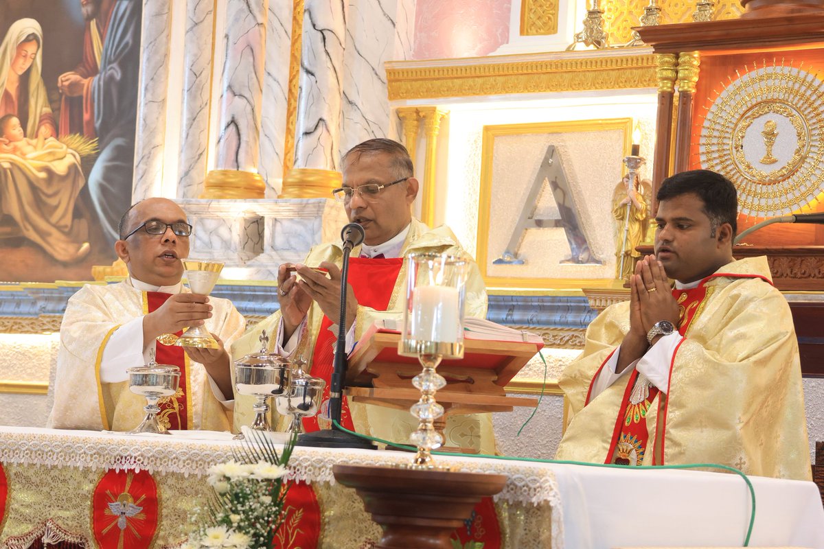MloreDiocese's tweet photo. *Bishop Peter Paul Saldanha Leads Maundy Thursday Liturgy at Mukka; Diocese Commemorates Institution of Eucharist and Priesthoods*
*From Service to Sacrifice: Parish Priests Across Diocese Perform Ritual Washing of Feet*
https://t.co/65HLxogwwH https://t.co/1sfIQypFnc