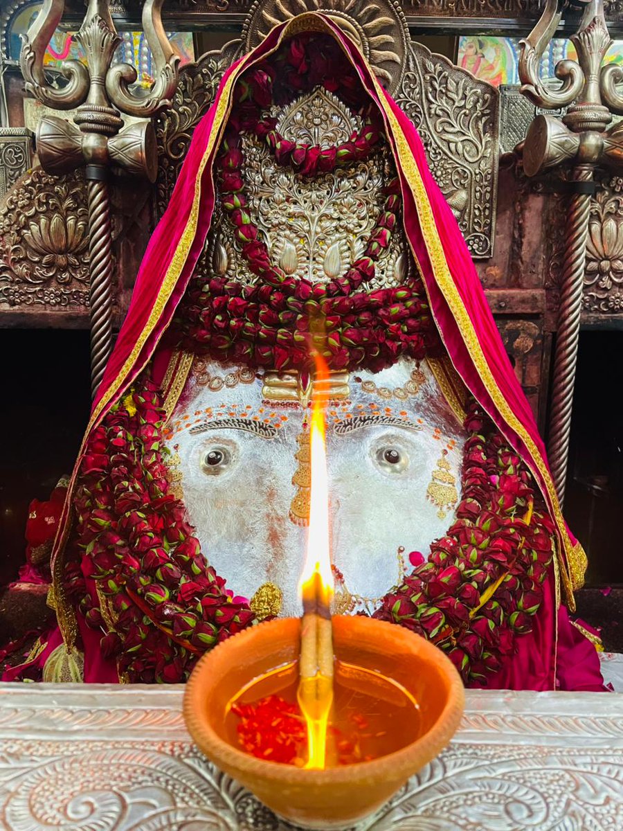 shrikalkamaa's tweet photo. 🙏🌸 #Jai_Maa_ShriKalkaJi 🌸 #Temple #GoodMorning Daily Aarti 🙏🌹जय माँ श्री_कालका_जी🌹की मंदिर सुप्रभात आरती दर्शन २०८३_विक्रम_सम्वत् #वैशाख  #03April2026 Friday प्रतिपदा शुक्रवार https://t.co/pDUkpJyrRM https://t.co/8qHQzMoEV6 https://t.co/9BfLk3jYCg
