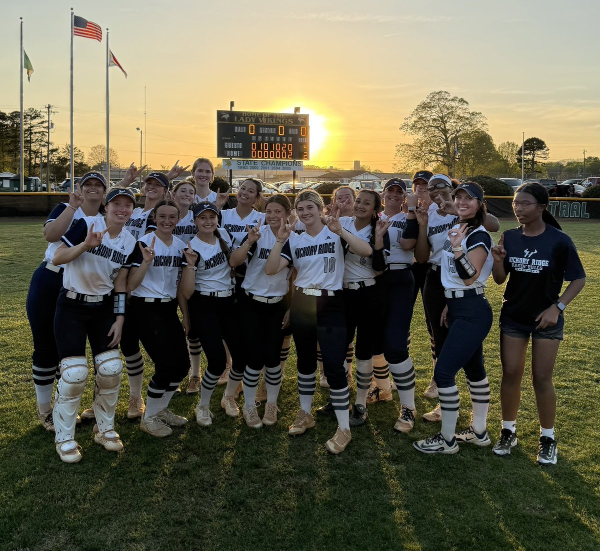 HRBullsSoftball's tweet photo. BIG W!! Complete Team Win as the Bulls take down Conf rival Central Cabarrus 4-2!  @avery_jones28 with/a Gem in the ⭕️, 9k’s, only 3hits! @ElenaGreer2029 w/2 clutch RBI Hits &amp; @KMorgan2026 w/a Big 💣!  🤘🏽#GOBULLS #NoMemes #AllBiz @MaxPreps @HighSchoolOT https://t.co/GpH4rvaIrE
