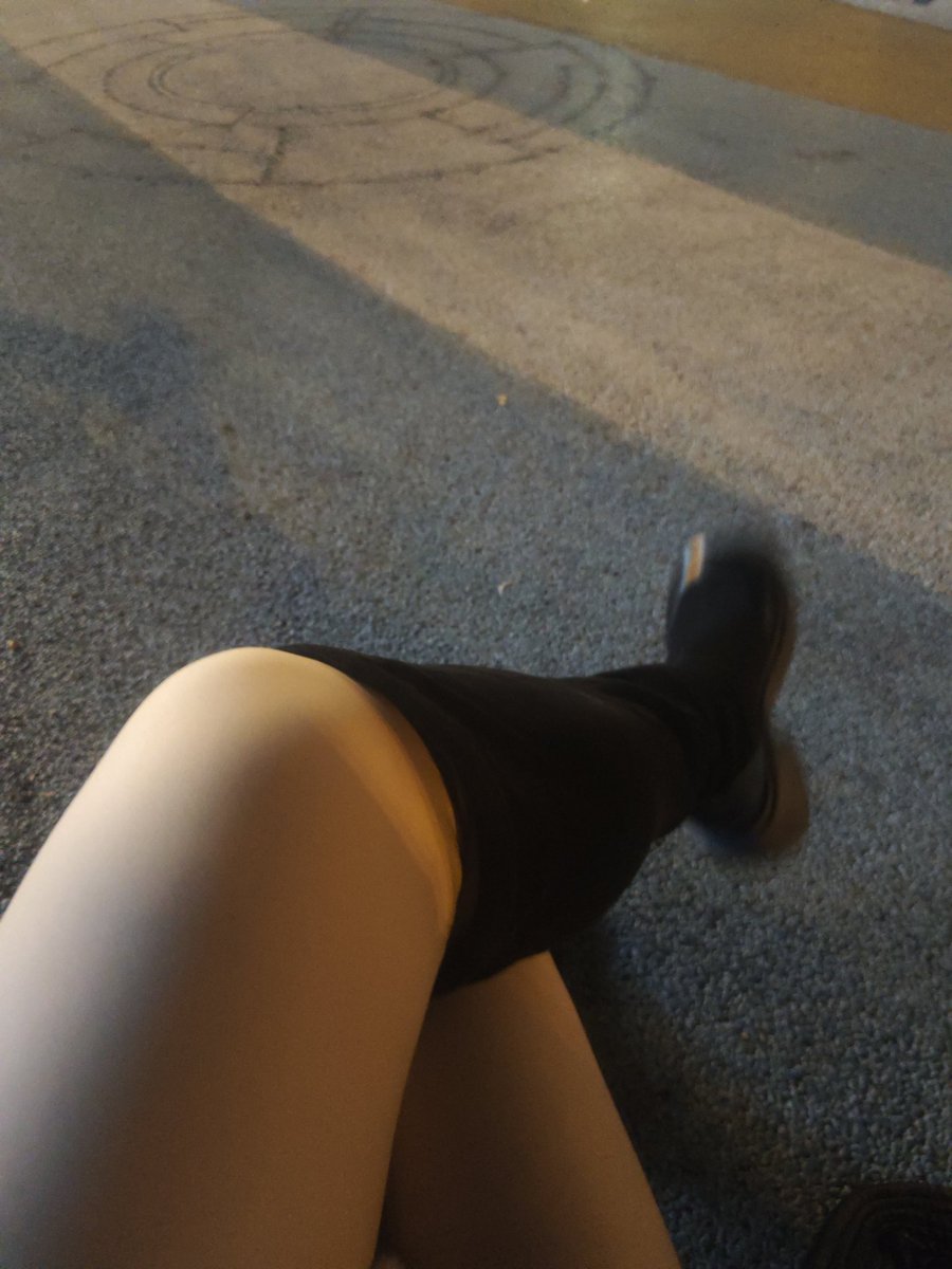酸酸 tweet media