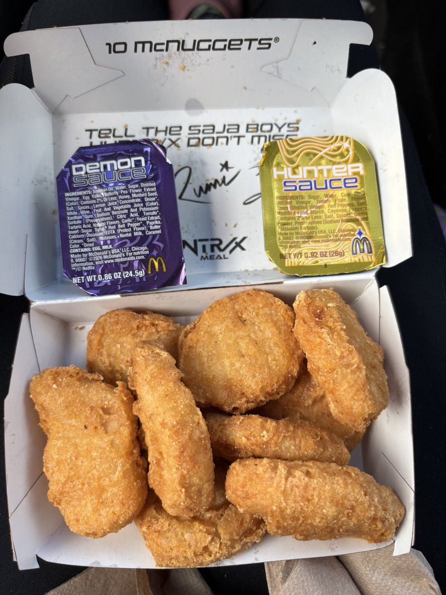 chompy gigante 🎃💜 #caitvi tweet media