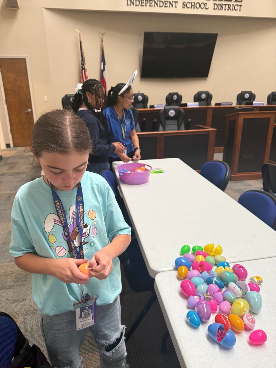 dean_chisd's tweet photo. Easter Egg hunt for ⁦@ChapelHill_ISD⁩ office staff children. Culture at The Hill! Happy Easter 🐰 https://t.co/mwomUVuylx