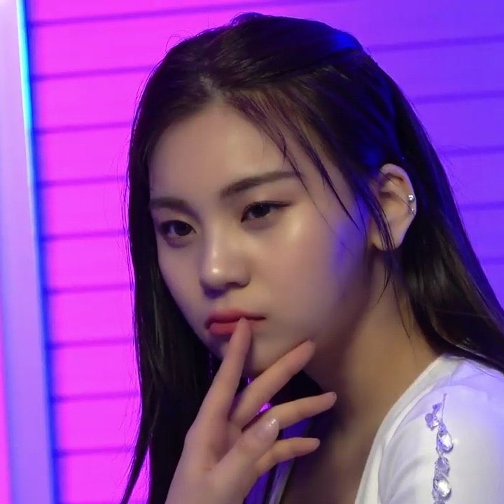 김예원 얼굴 tweet media