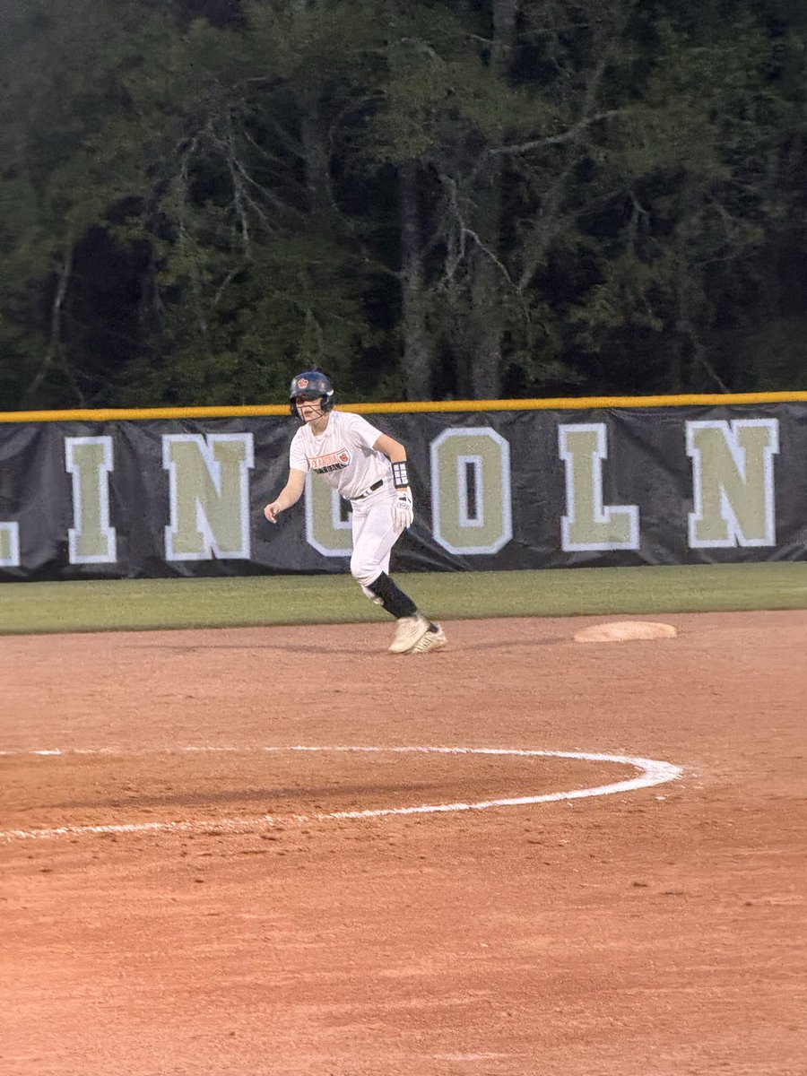 BlakeleyBrown's tweet photo. Big win against Lincoln tonight! 14-0 🧡

@velocitydoctor0 https://t.co/afGqVcVt3A