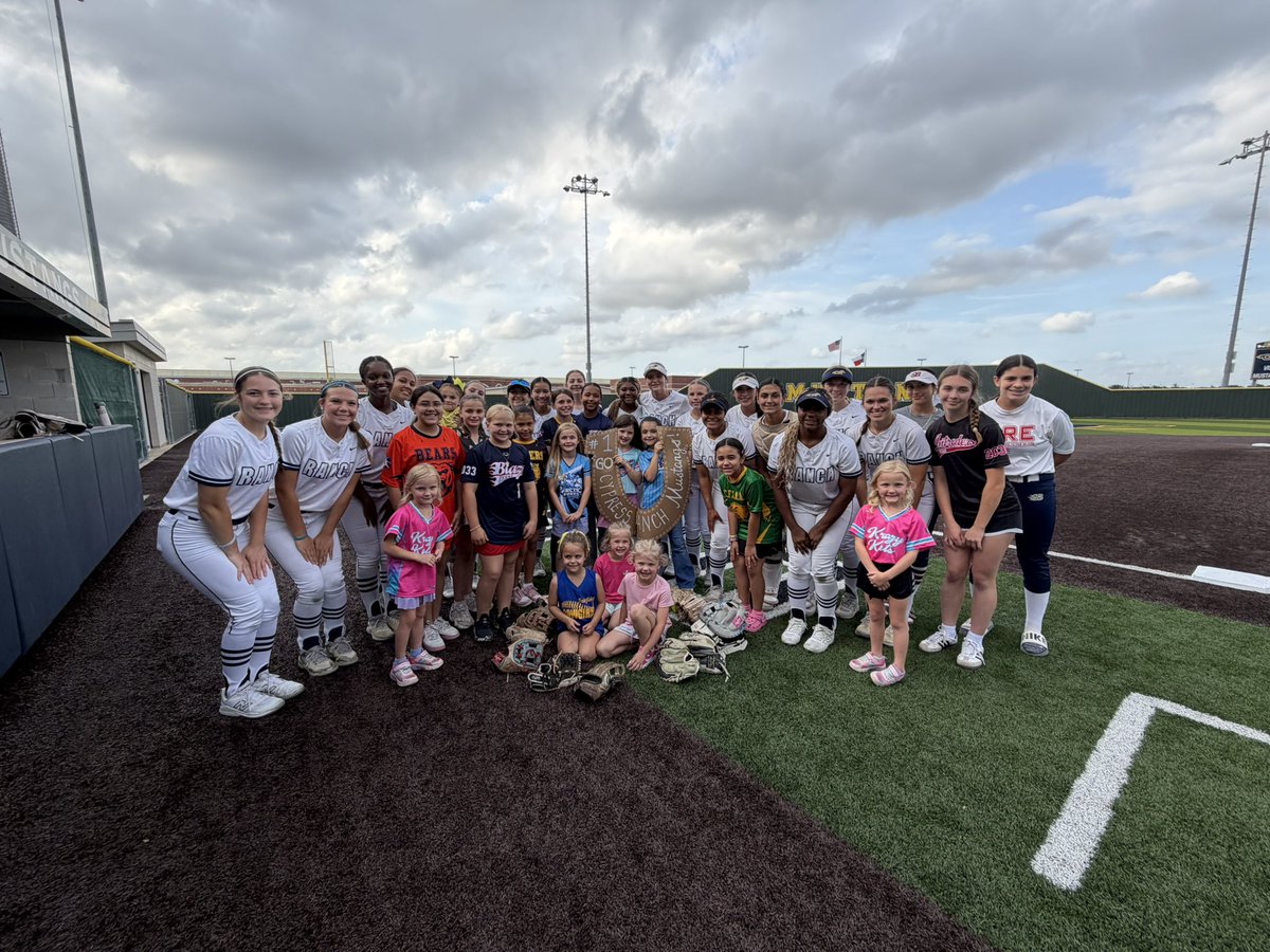coachsmueller's tweet photo. It was a great night having all our Future Mustangs out and what a great game to watch! Thanks to all those that came. We loved seeing you! 💙💛#WeAreCR https://t.co/2CNd735ZsJ