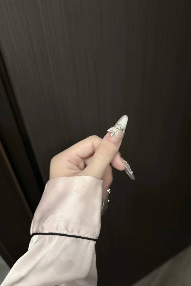 wanr200's tweet photo. 男生喝了好多水憋着尿做爱是什么感觉🤔真的很好奇 会喷尿吗 ？
#反差 #顶臀 #臀控集合 https://t.co/ZUJgJUlyUM