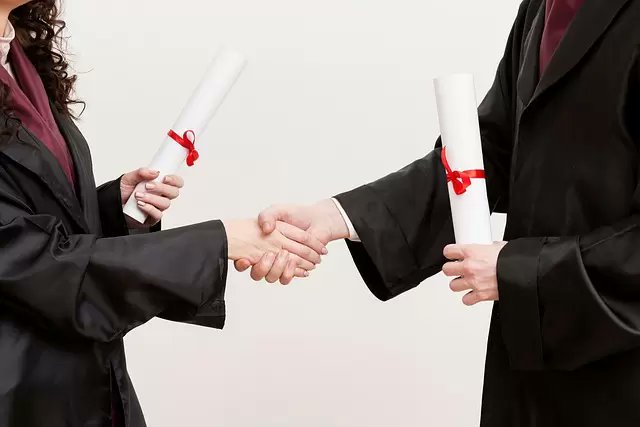 Nederlandse en Belgische diploma’s in Spanje cazahar.com/diplomas-spanj…
