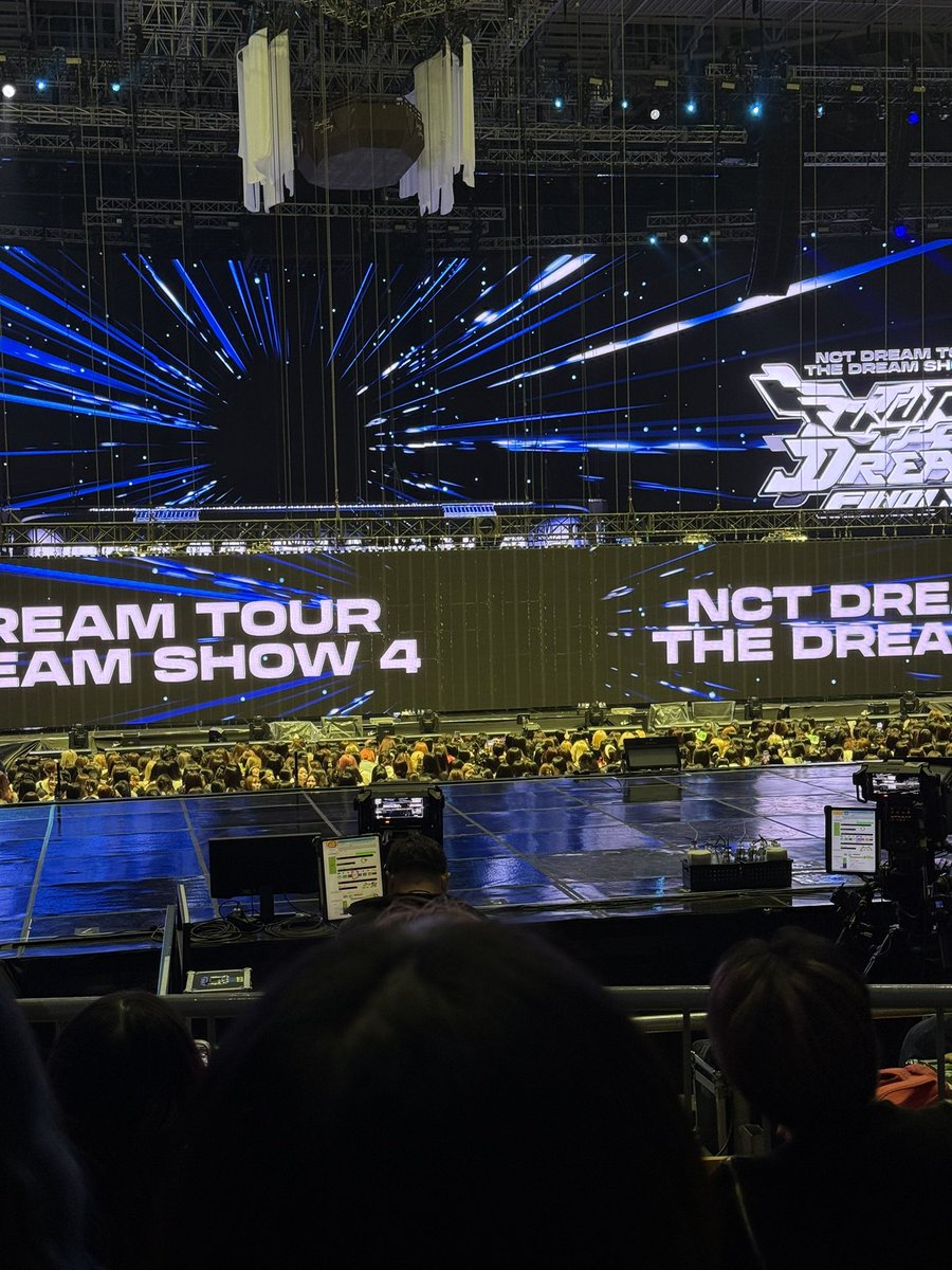 chimdamnyam's tweet photo. 205의 어떤 남자도 보고왔어요 
또 보고싶다 ..
콘서트 또 하자 제발요 https://t.co/jH77SbkGIH