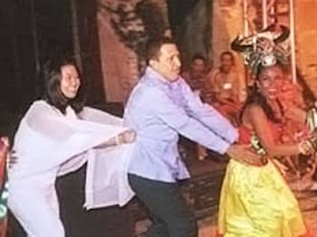 Deuce el random tweet media