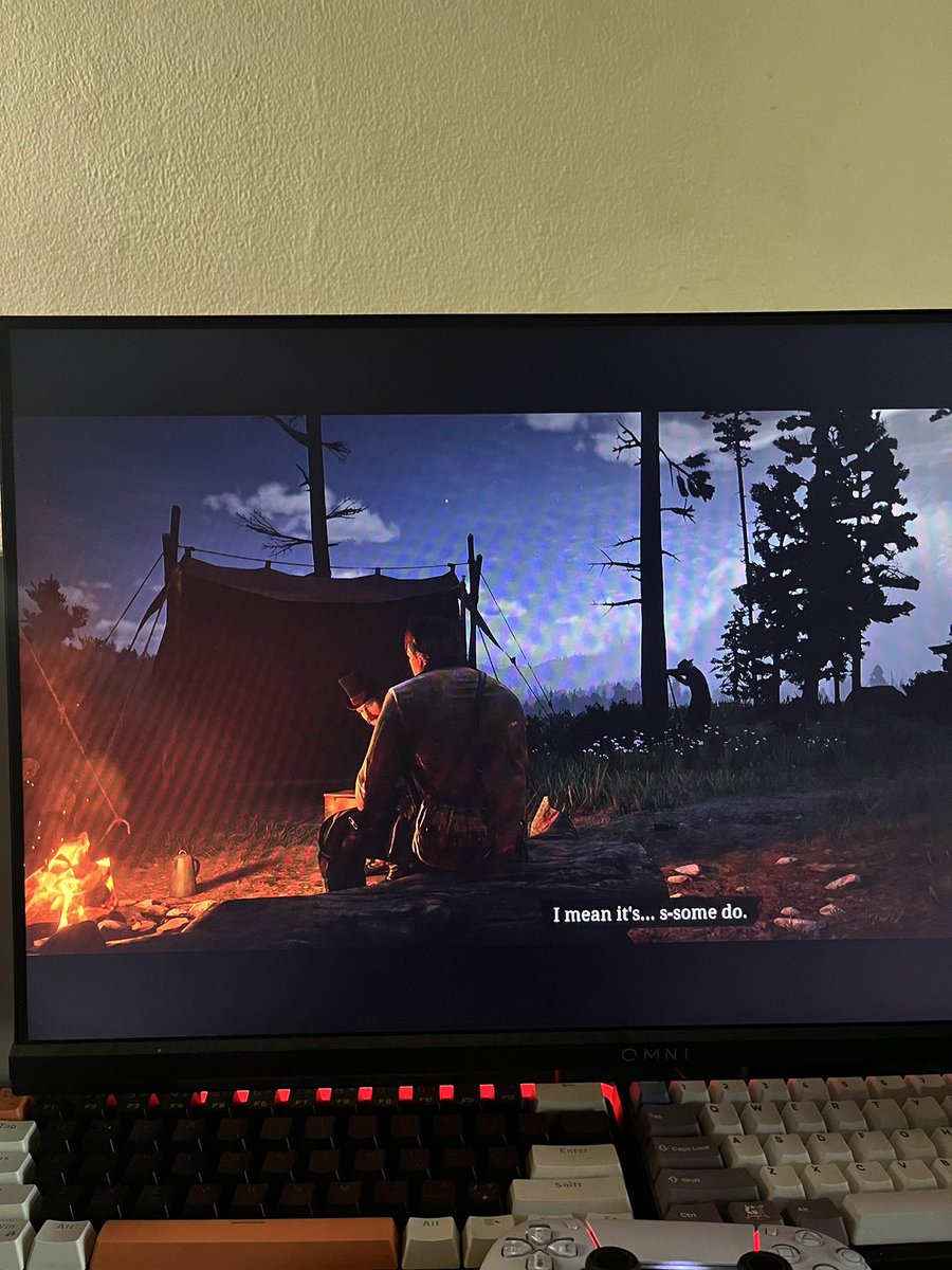 temanariz's tweet photo. Paham kenapa banyak yg claim RDR 2 game open world terbaik sampe saat ini. NPC-nya beneran berasa hidup bangett, suasana di camp beneran berasa lagi nongkrong. Gamenya juga beneran realistis, ga bisa asal brutal kayak di GTA soalnya ngaruh ke reputasi dan bisa jd buronan 😭😭 https://t.co/EEVB09ngCc