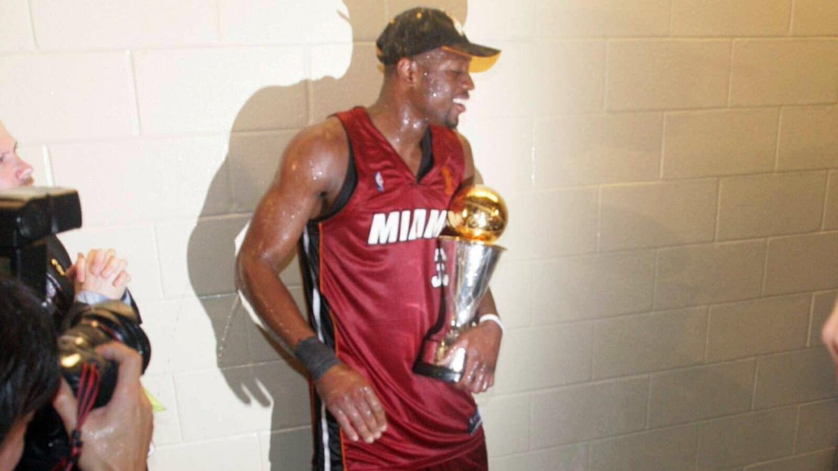 TimmyTroyer's tweet photo. D-Wade before LeBron signed with Miami https://t.co/Qco7MpUlWp