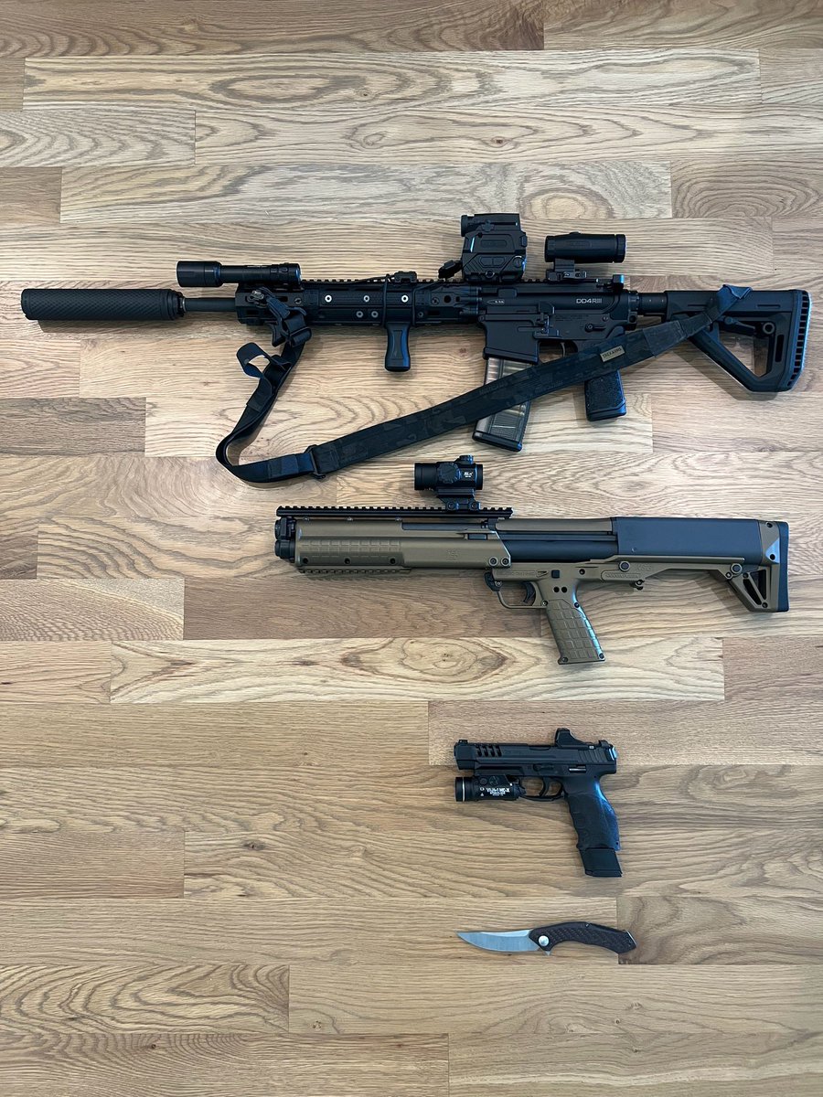 ChrisWolf's tweet photo. @Cpt_TAKAHASHI And here are some more; top to bottom,

AR15 w/ DD4 RIII upper, DRS-NV + HM3X flip-to-side, and an ADM three position full ambi lower. PTR Vent 3 on the end with a Cloud REIN 3.0.

Kel-Tec KSG with PA ACSS Shotgun reflex

HK VP9L wearing a Holosun SCS direct mount

ZT0462 Knife https://t.co/I7upNmS4Da