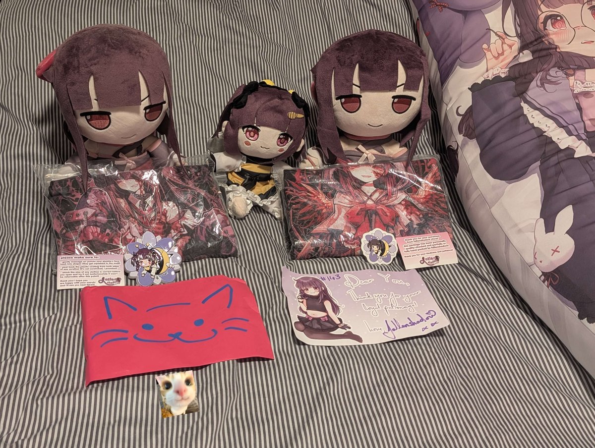 myax2fly's tweet photo. Can't believe she sent me a :33: so thoughtful 
(featuring 5 easter eggs)

#fallenshadowmerch https://t.co/71layBjNUQ