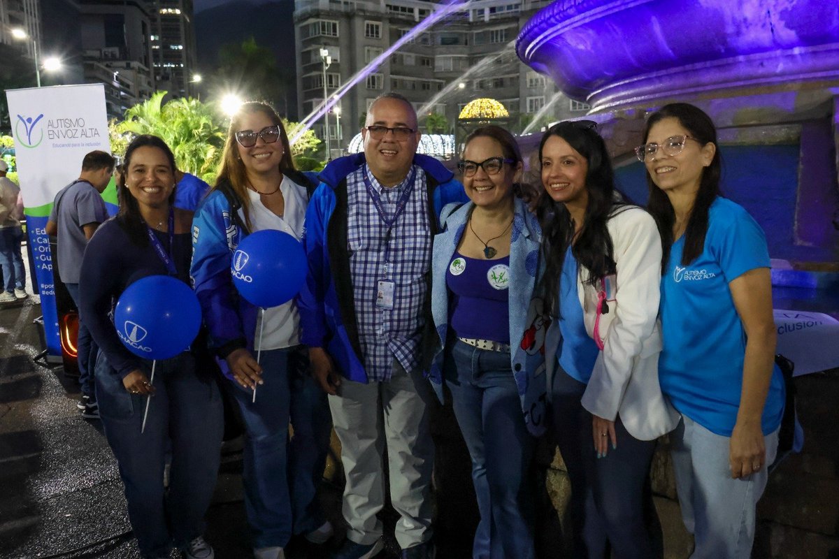 Chacao's tweet photo. ¡Nuestro Obelisco se iluminó de azul! 💙📷
Este jueves #2Abril nuestro emblemático Obelisco de la plaza Francia de Altamira nos recordó la importancia de seguir concienciando sobre el autismo.
En Chacao nos unimos para visibilizar y apoyar el desarrollo integral de todos. https://t.co/cHoi3q0X0W