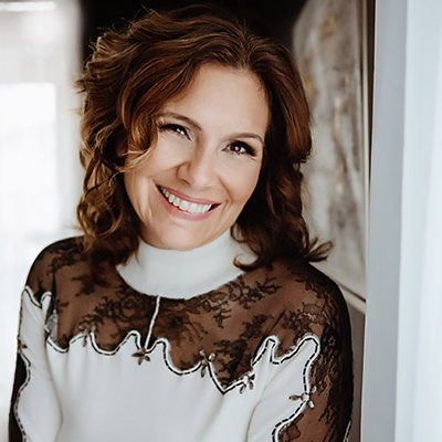 PodcastGuests's tweet image. Deb Muth is a renowned naturopathic #doctor, women’s health nurse #practitioner, and expert in integrative and functional medicine. Book her on your podcast. podcastguests.com/expert/dmuth1/