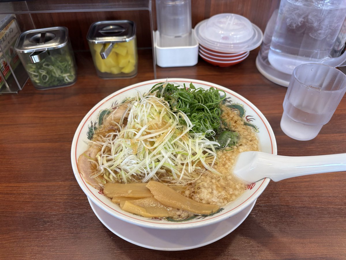smy_papa's tweet photo. ( *´꒳`*)ﾉｺﾝﾁｬ~

最近チャリンコルールが変わって🚴‍♀️
チャリ通のワイは内心ビクビクしてます🫠

仕事帰りパッケージに負けて買ってしまったoh(´・ω・｀)...

ギルティ炭酸🤘😎🌟

…外国の味がする…🤔🤔🤔

うまトマは間違いない👍🏻(　ﾟдﾟ)ﾝﾏｯ!

最近の飯テロ置いときます🤤 https://t.co/C0LA6KOzYb
