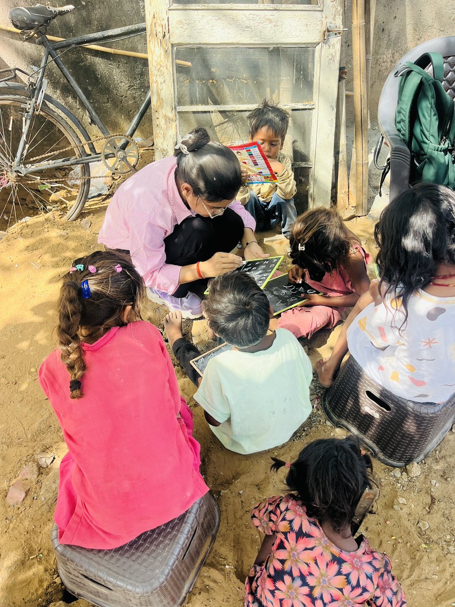 streetschool_'s tweet photo. @narendramodi भीख मांगने और कचरा बीनने वाले बच्चों को शिक्षा से जोड़कर समाज की मुख्य धारा में लाने का प्रयास https://t.co/b3Hcflv3cP