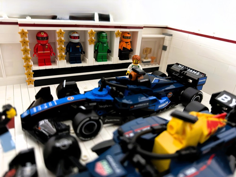 F1 Formula 1 expansion floor for Motor Museum MOC-256799 by <a href="/PaulPettifor/">Re-Bricked</a> reb.li/m/257505?spot=… #lego #rebrickable #legomoc