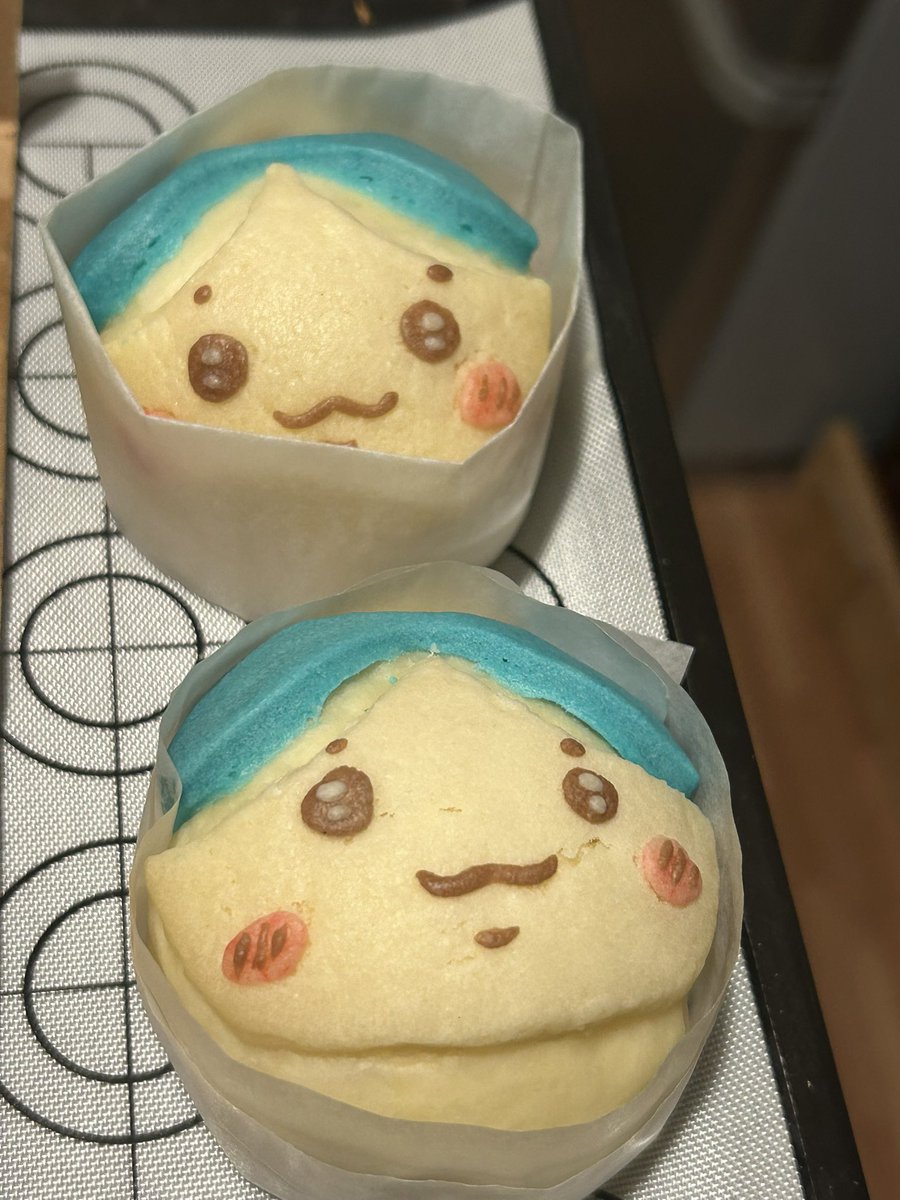 uni_cheese07's tweet photo. ハチワレメロンパン🥐 https://t.co/wSjt4kq2be