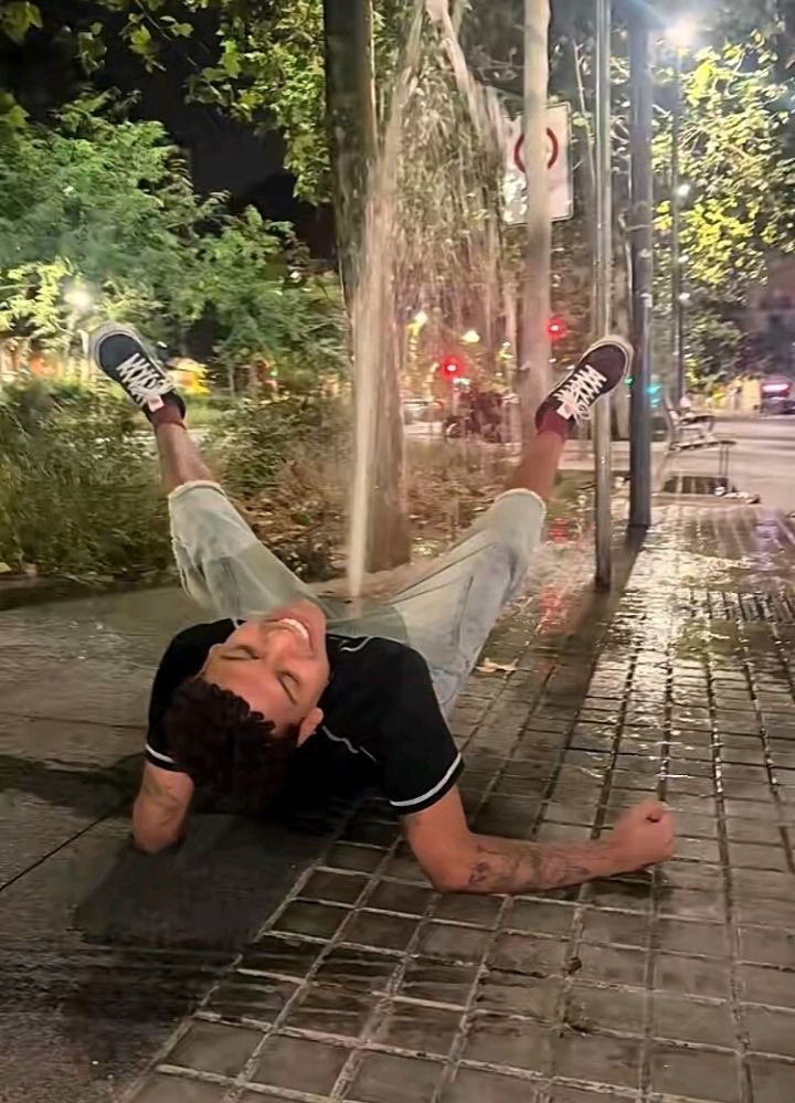 slutzfortyler's tweet image. I’ll never stop posting this picture of Robbie